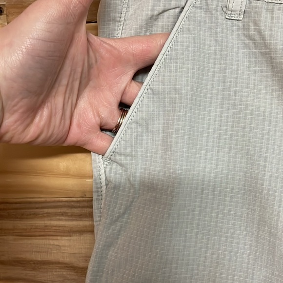 J. Crew size 10 Mid-rise Favorite Fit 100% Cotton Gray Cargo Pants with Pockets - Picture 3 of 15